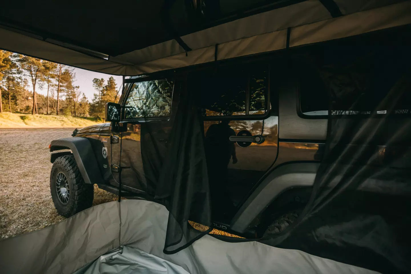 James Baroud Falcon Mosquito Netting Room For 270° Awning