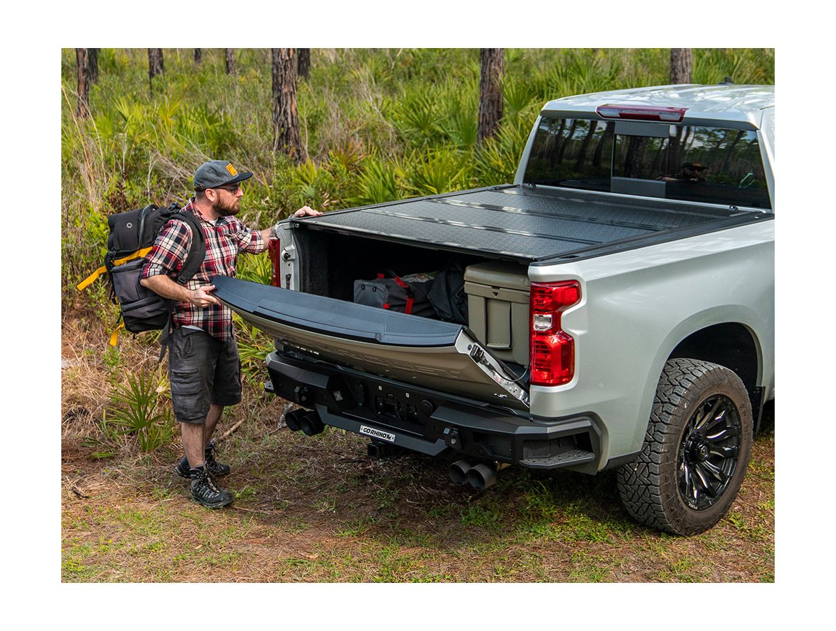 RealTruck Gator FX3 Hard Folding Tonneau Cover For Toyota Tacoma