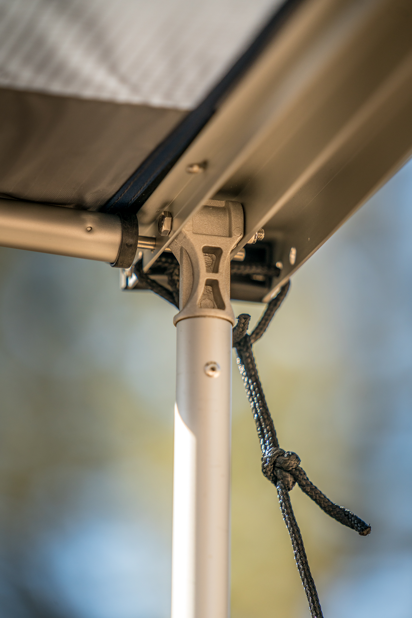ROAM Straight Rooftop Awning