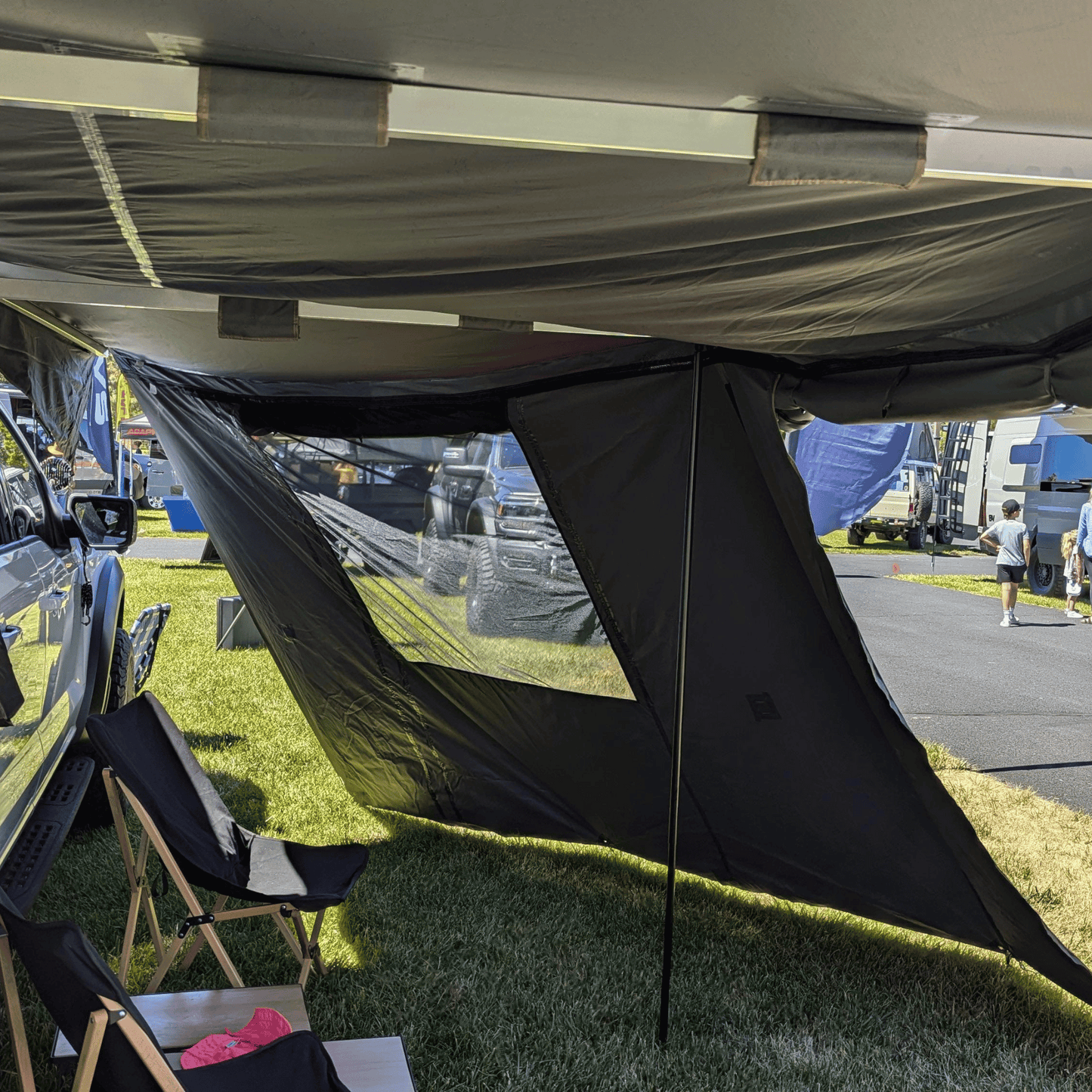 Overland Vehicle Systems HD Nomadic 270 Awning