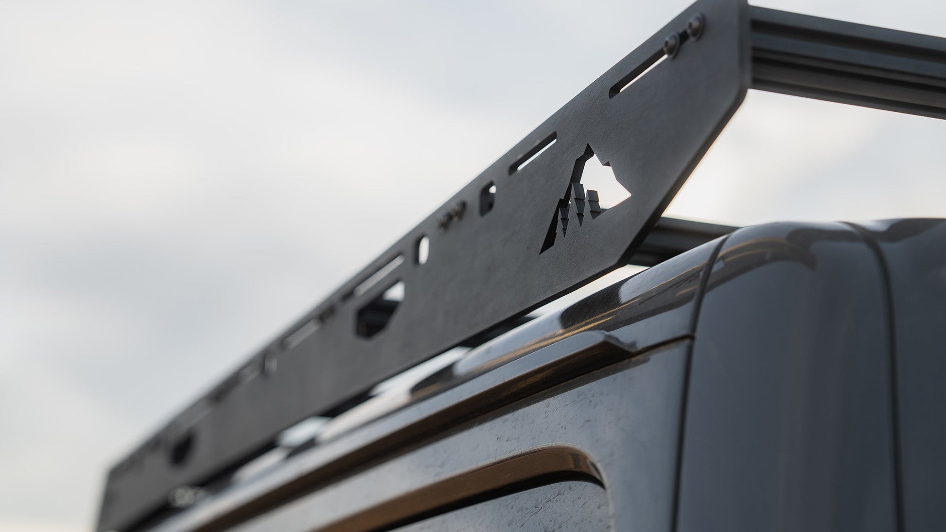 The JLU QDHD Half Rack - Sherpa Equipment Company