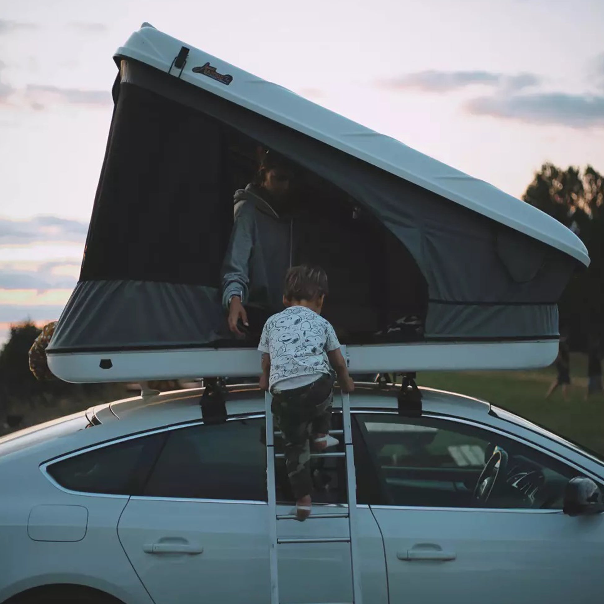 audi a5 roof tent James Baroud Space Rooftop Tent