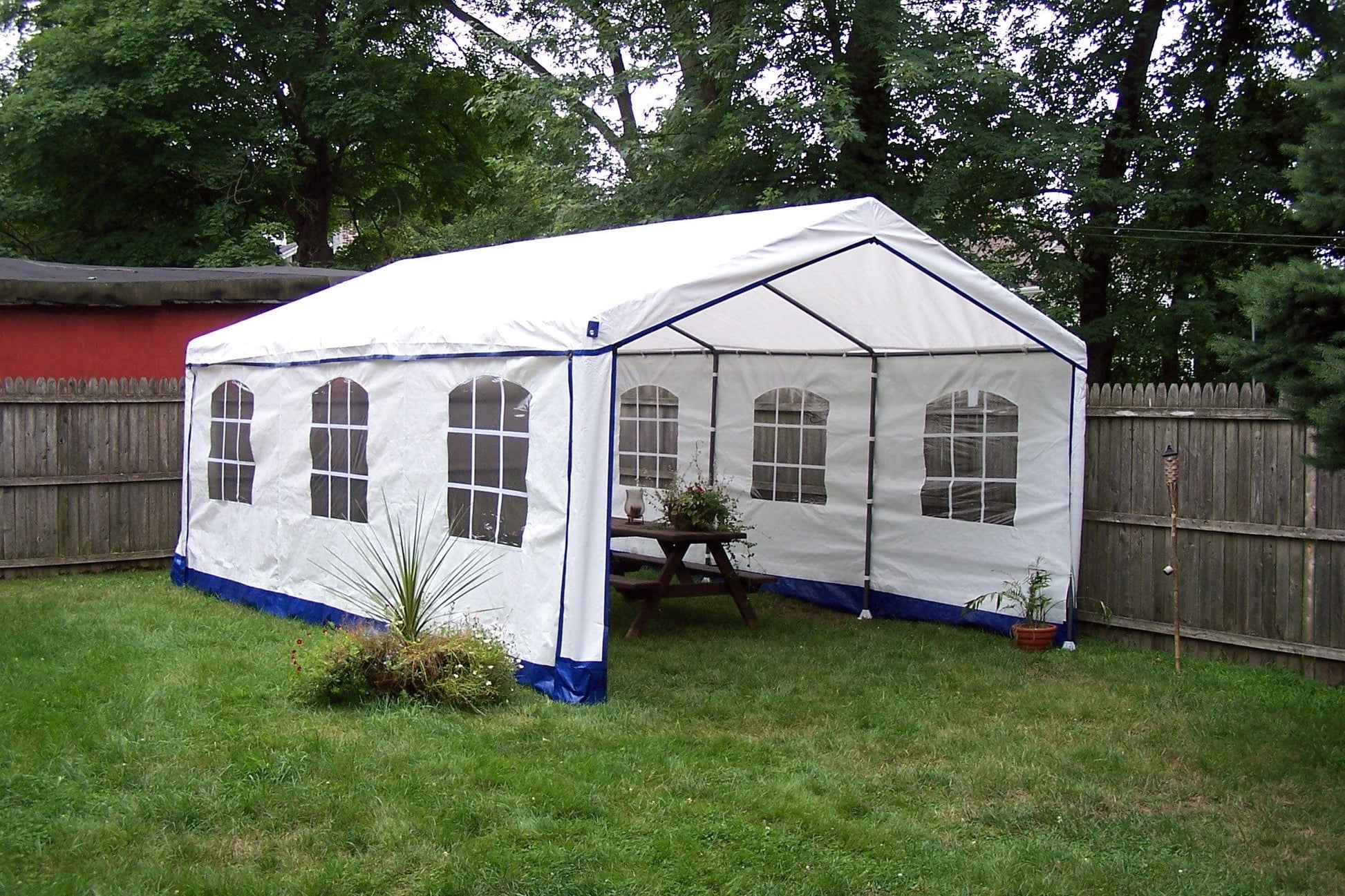 MDM Products LLC MDM Party Tent 14’W x 14’L x 9’H
